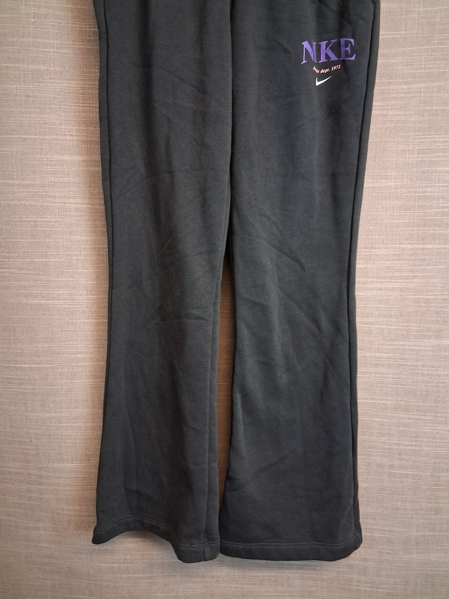 Nike Girls Joggers Black Slight Flare Leg Age 11-12 Years