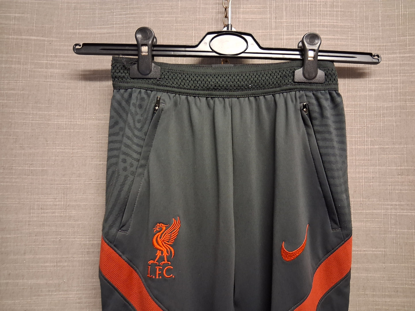 Nike Liverpool Football Club Dark Grey Joggers Boys Age 9-11 Years