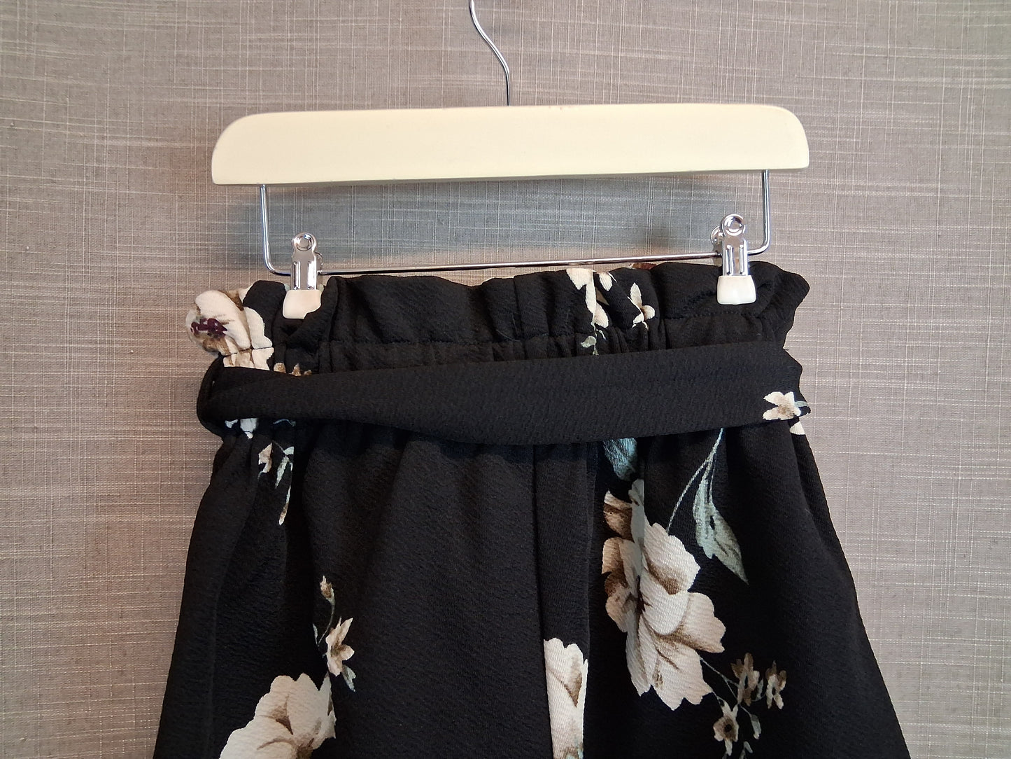Shein Girls Black Floral Paperbag Shorts with Belt Age 7 Years