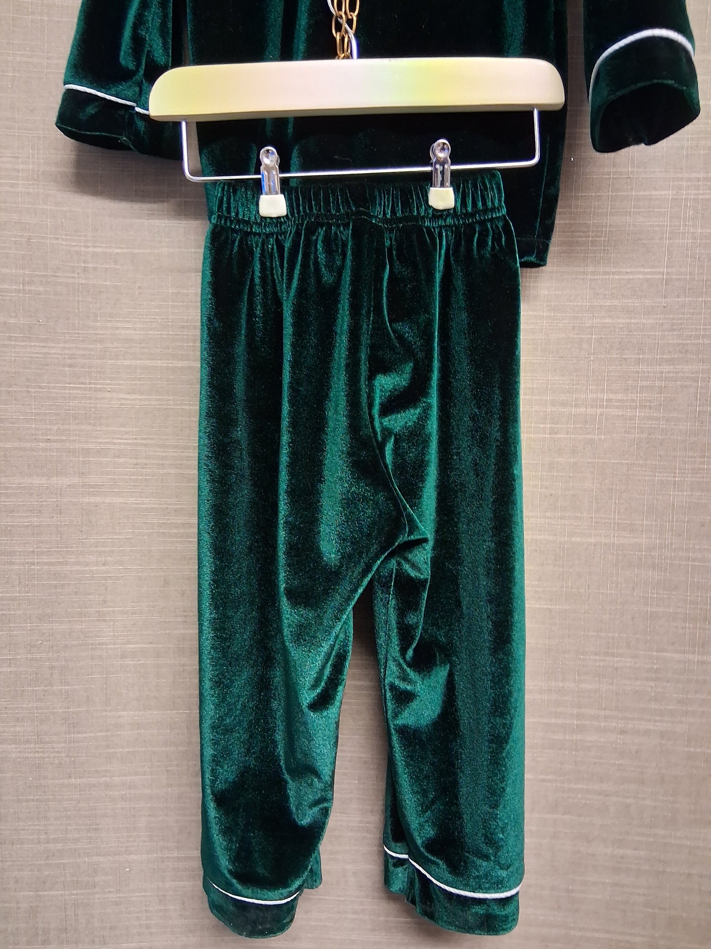 Shein Kids Green Velour Pyjamas PJs 2 Piece Set Age 2-3 Years