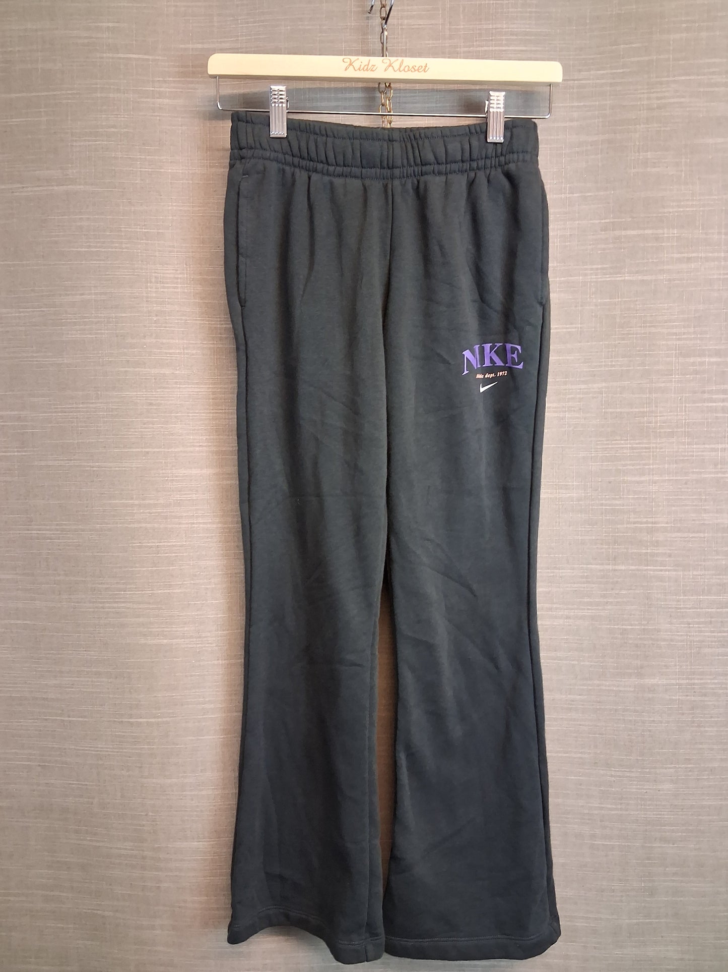 Nike Girls Joggers Black Slight Flare Leg Age 11-12 Years