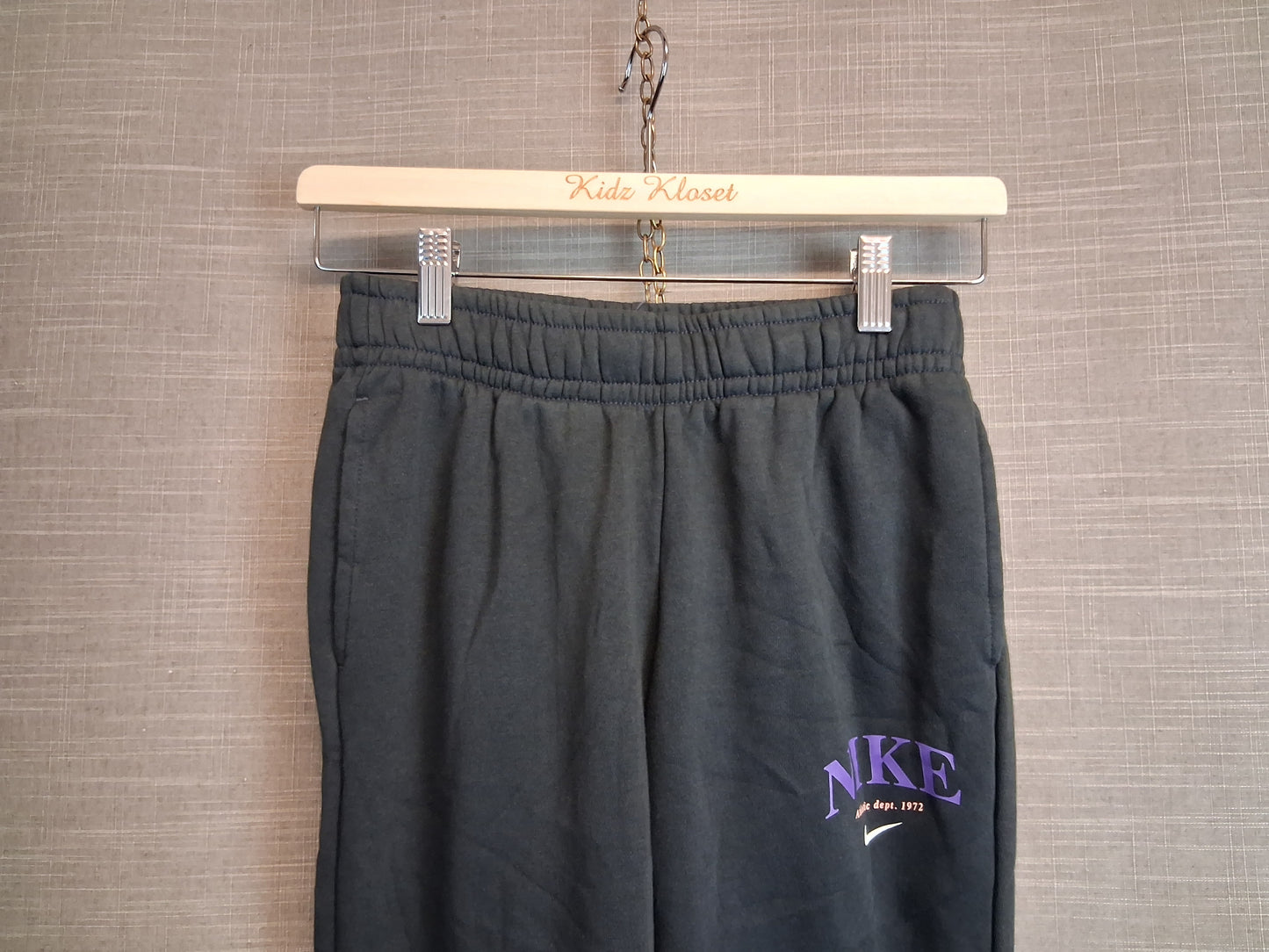 Nike Girls Joggers Black Slight Flare Leg Age 11-12 Years