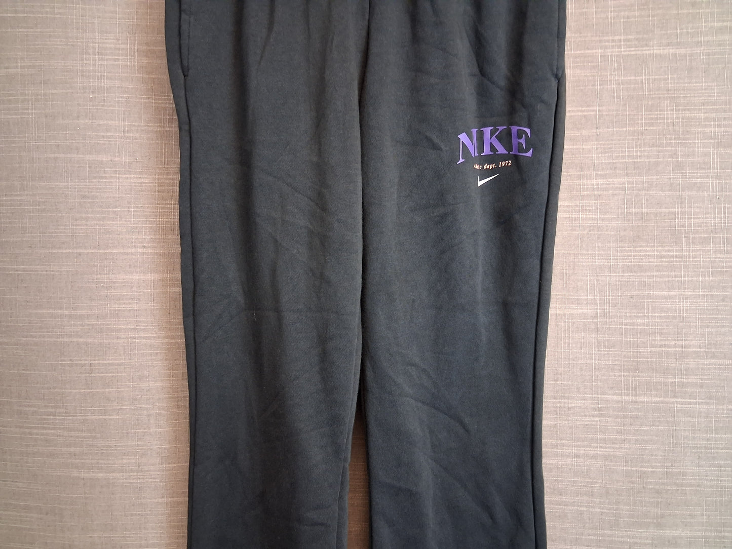 Nike Girls Joggers Black Slight Flare Leg Age 11-12 Years