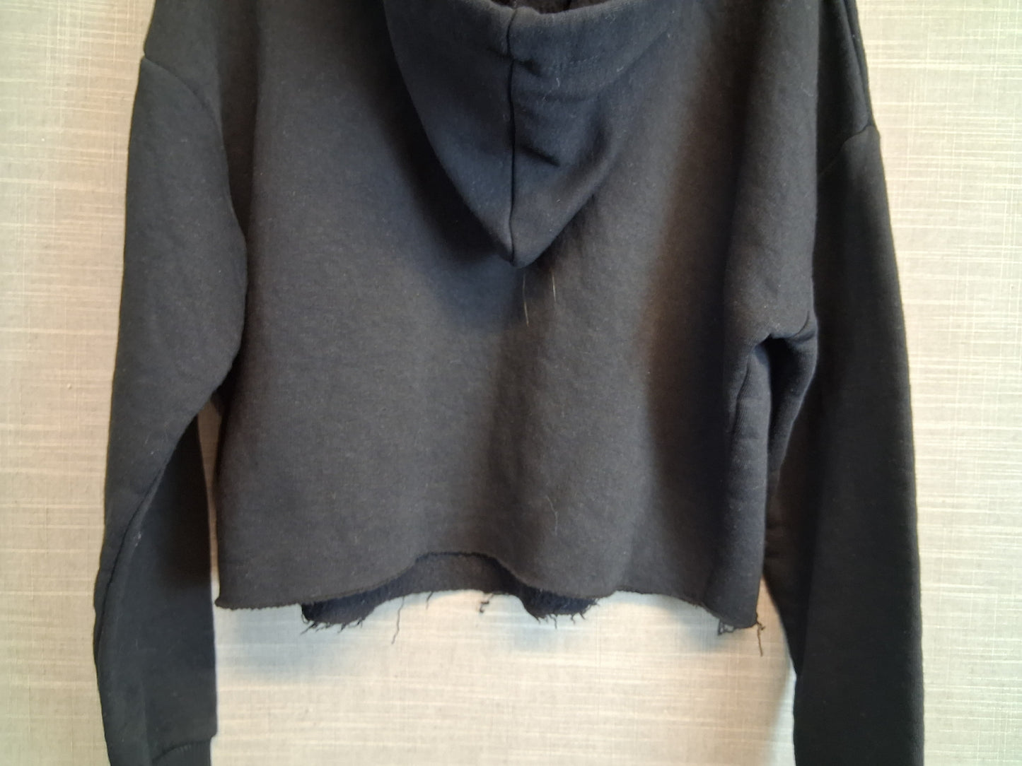 New Look Girls Black Cropped Hoodie Fray Hem Age 12-13 Years