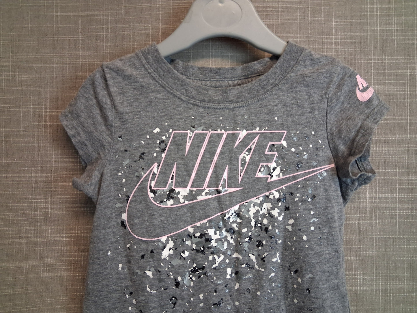 Nike Girls Grey Short Sleeve T-Shirt Age 3-4 Years