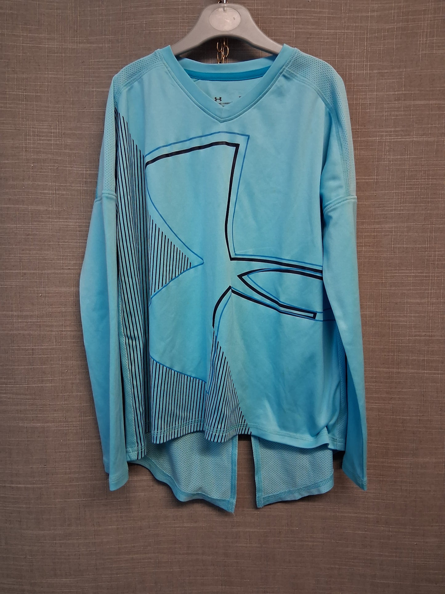 Under Armour Girls Blue Long Sleeve Split Back Age 10 years