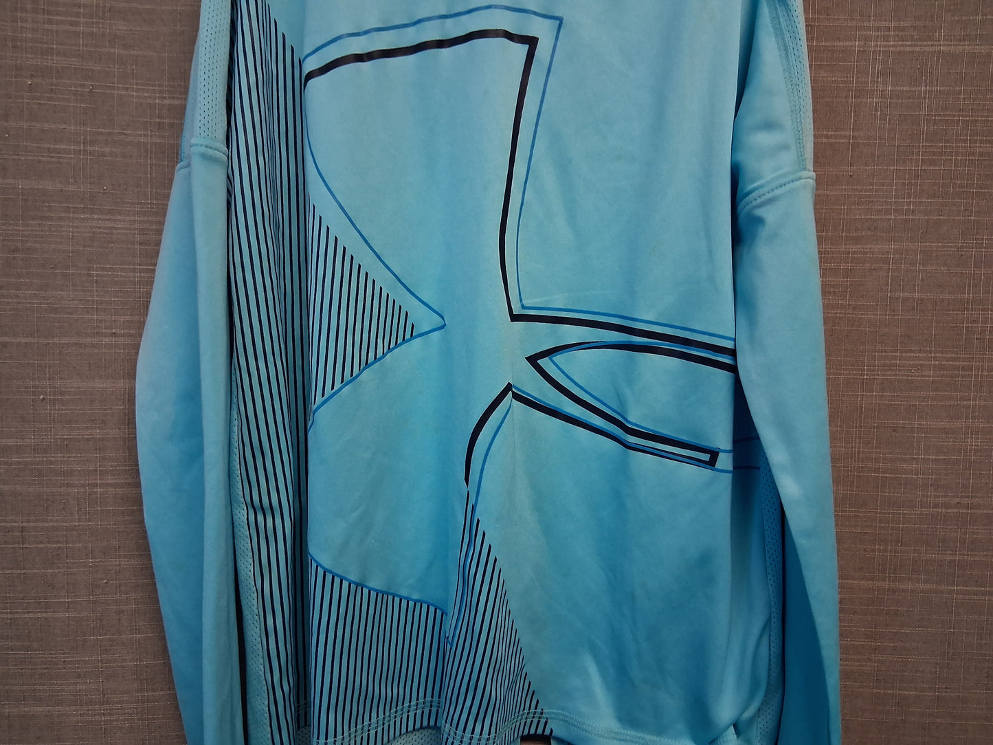 Under Armour Girls Blue Long Sleeve Split Back Age 10 years