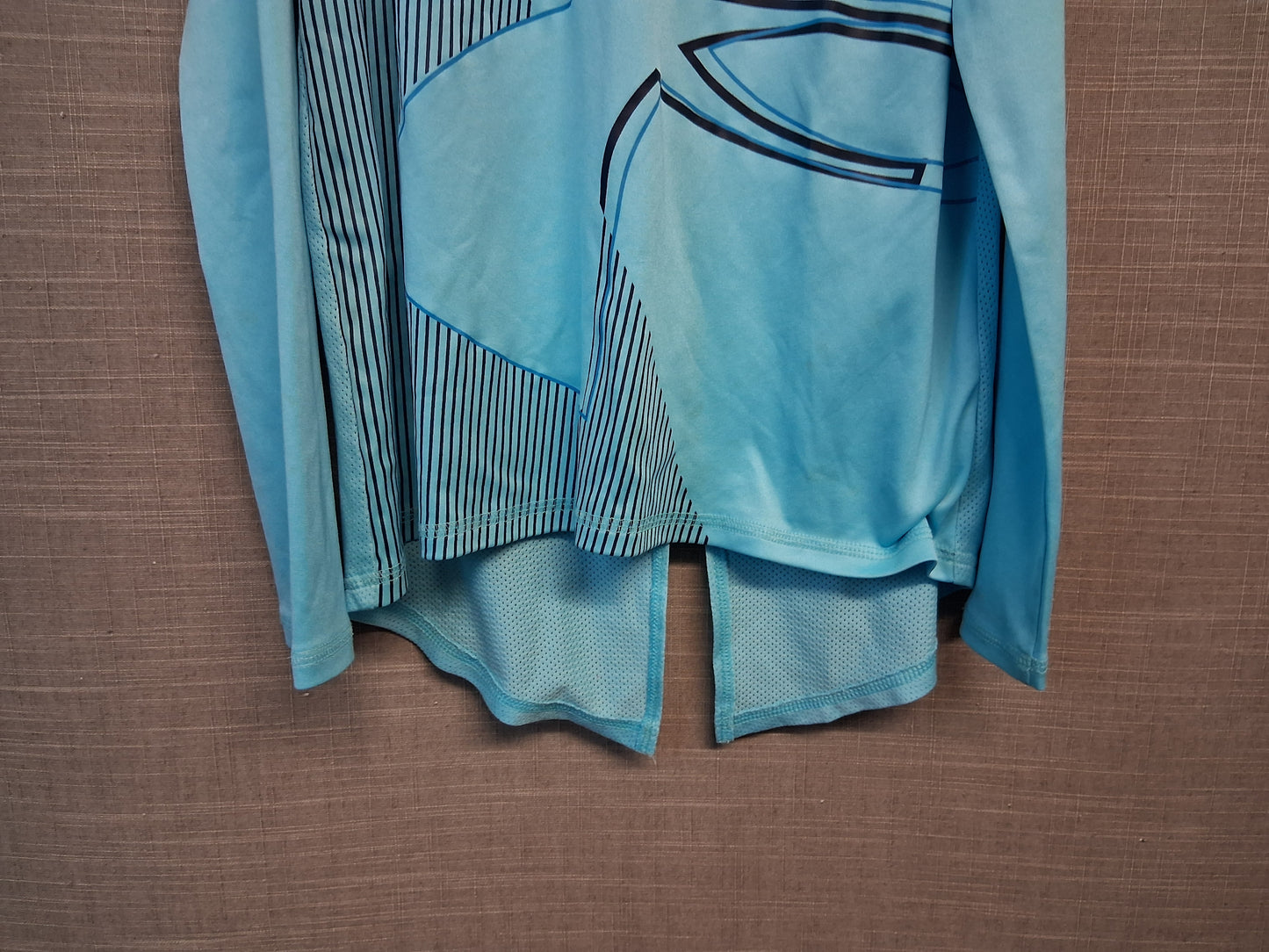 Under Armour Girls Blue Long Sleeve Split Back Age 10 years