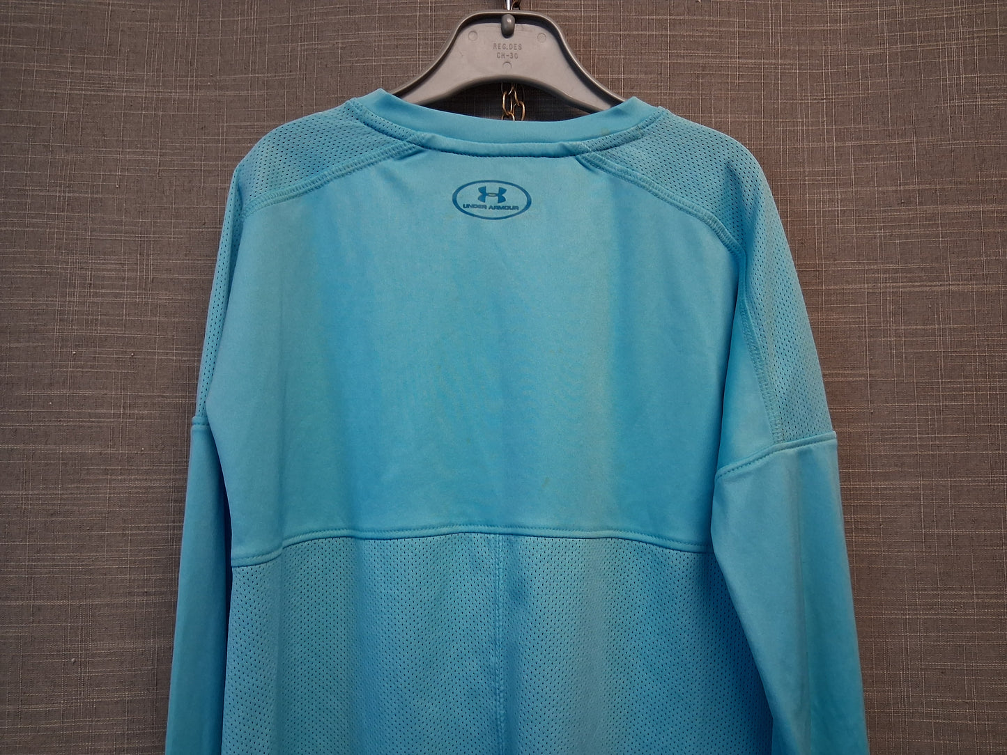 Under Armour Girls Blue Long Sleeve Split Back Age 10 years