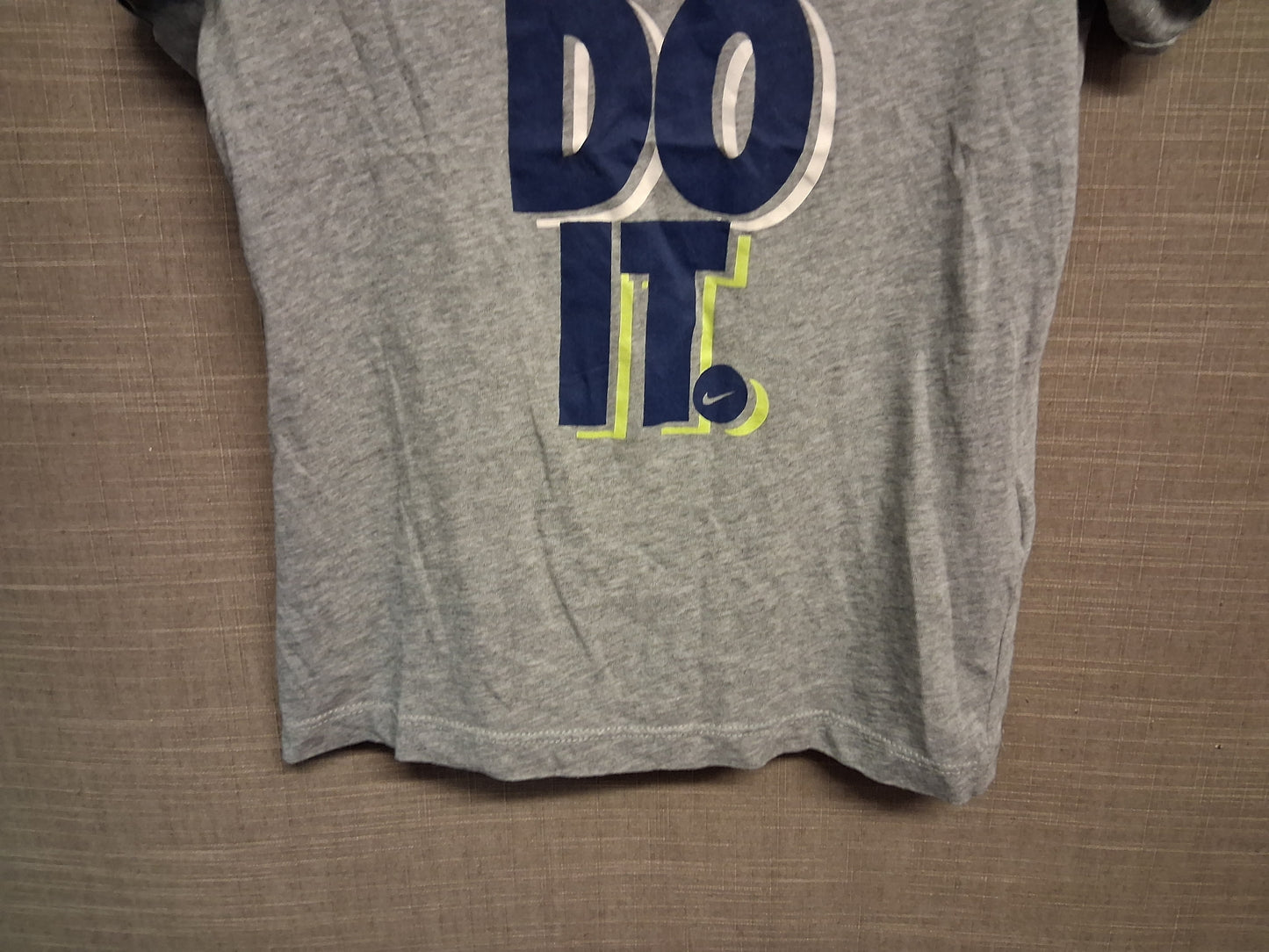 Nike Grey Short Sleeve T-Shirt Crew Neck Age 7-8 Years