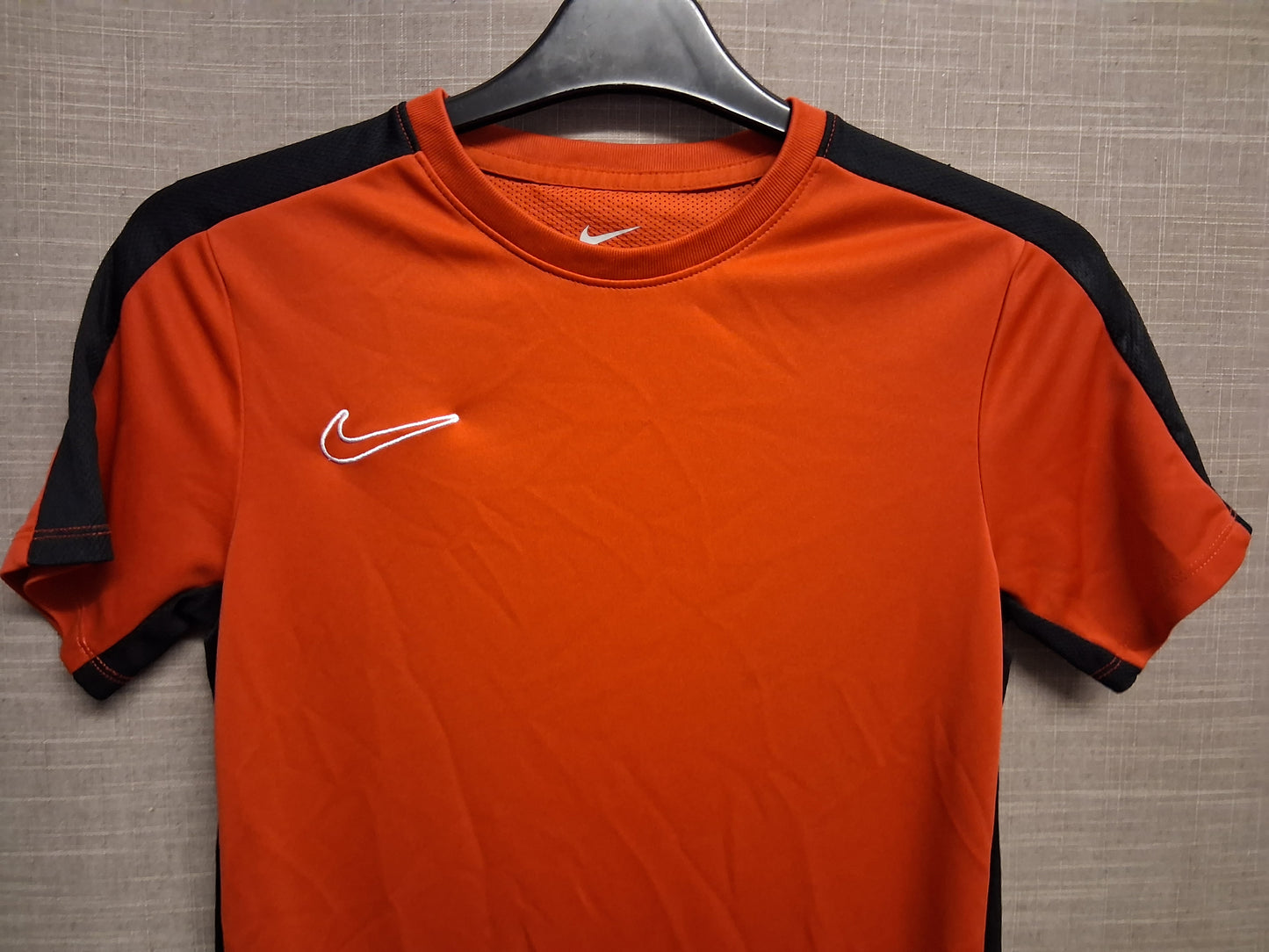 Nike Boys Red Black Short Sleeve  T-Shirt Age 11-12 Years