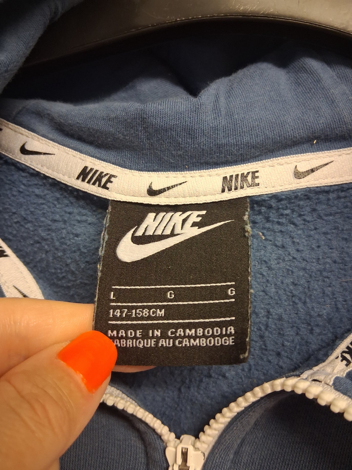 Nike Boys Dark Blue Hoodie Large Print on Back Jersey Age 11-13 Years