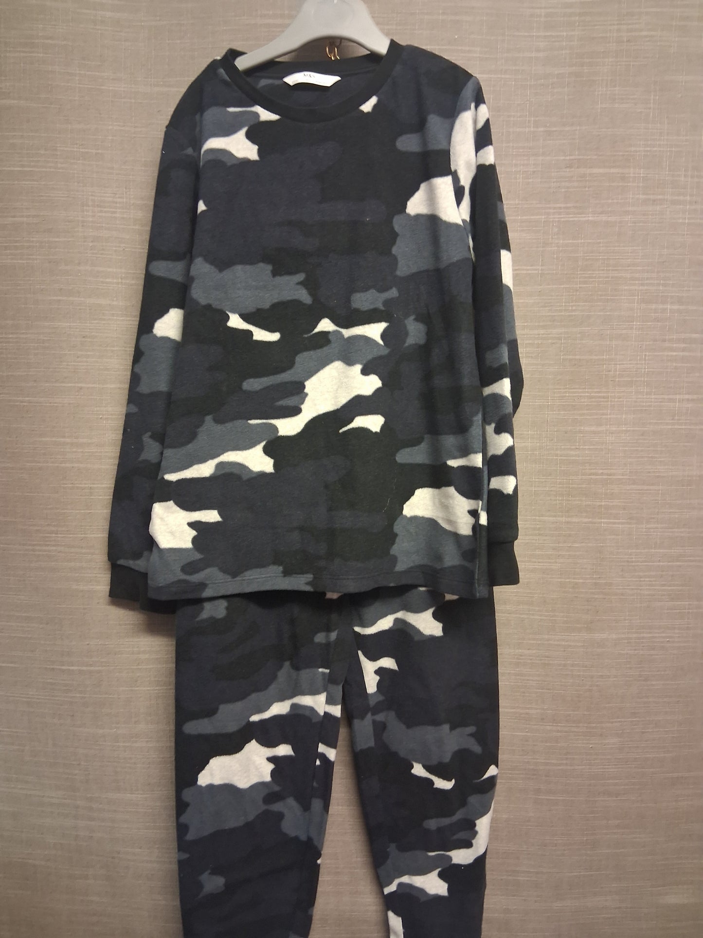 Marks and Spencer Boys Fleece Camoflague Grey White Pyjamas PJs Set 2 Piece Age 8-9 Years