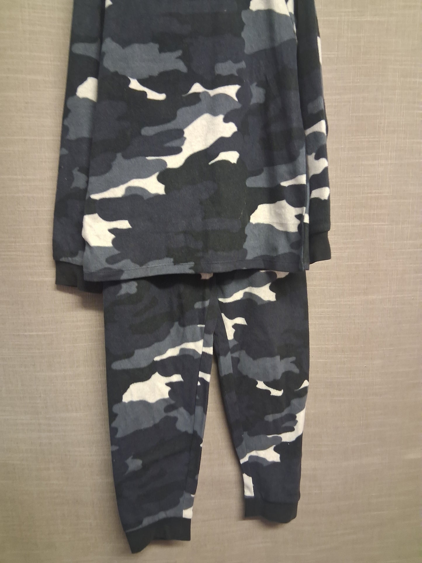 Marks and Spencer Boys Fleece Camoflague Grey White Pyjamas PJs Set 2 Piece Age 8-9 Years