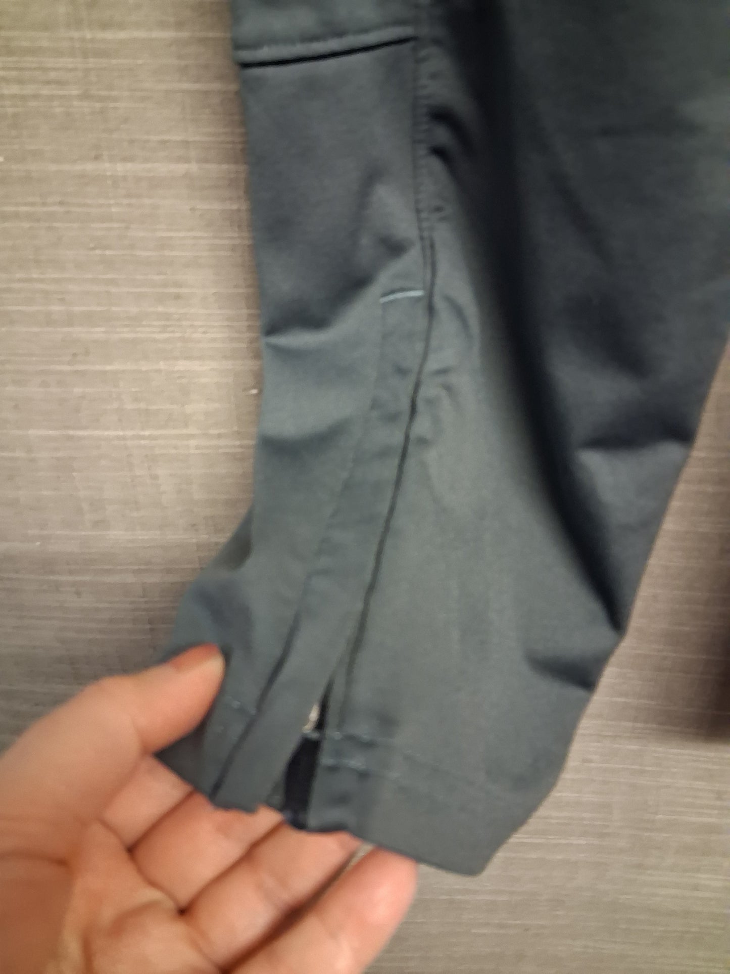 Under Armour Boys Grey Joggers Age 12-13 Years Youth Large
