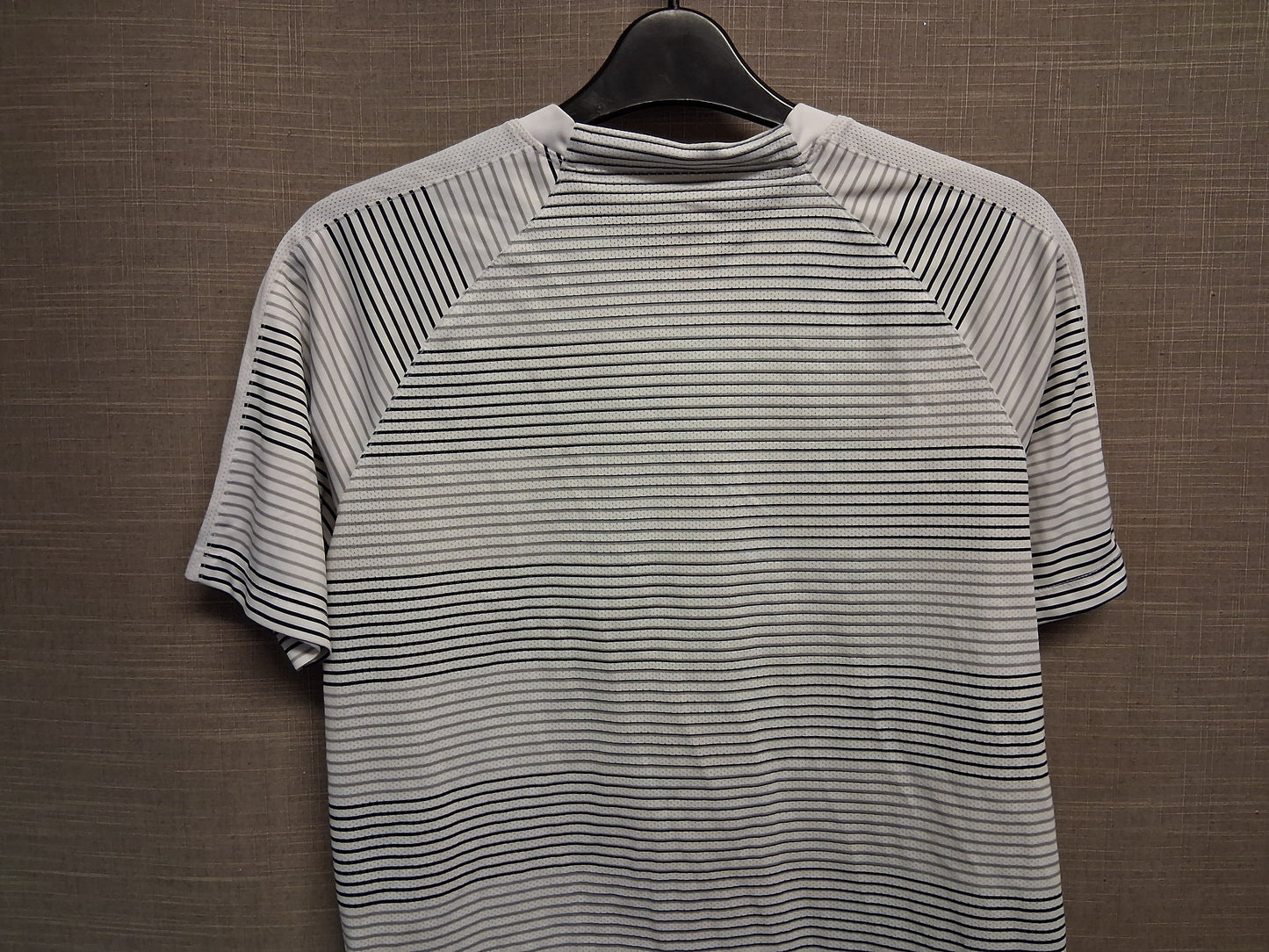 Nike Boys Grey White Stripe Short Sleeve T-Shirt Age 13-15 Years