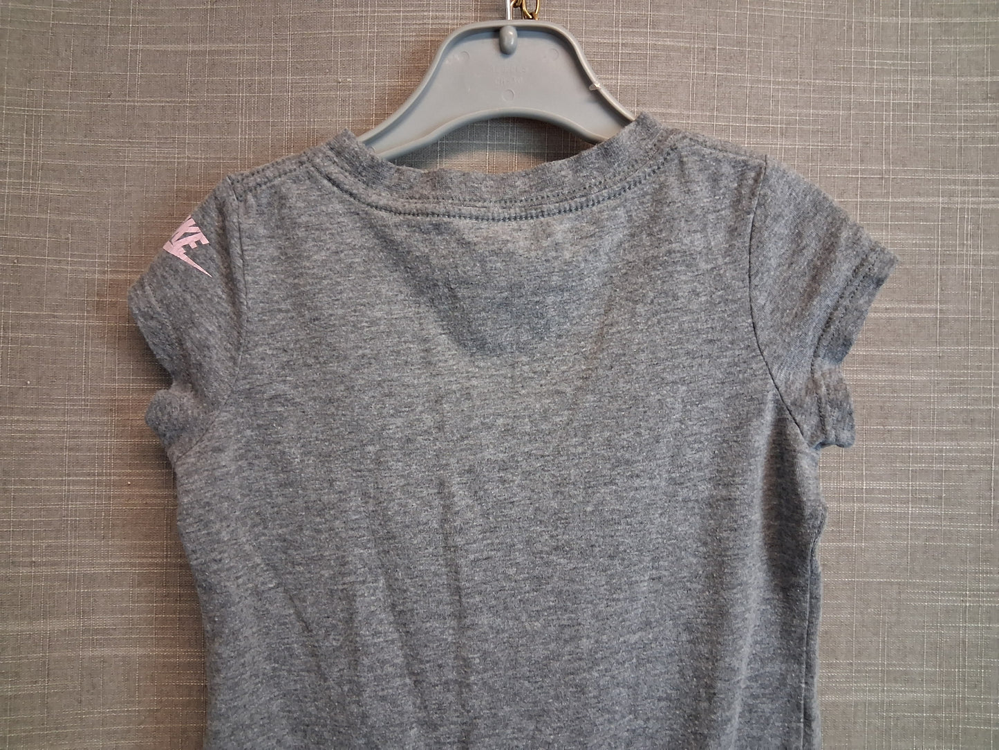 Nike Girls Grey Short Sleeve T-Shirt Age 3-4 Years