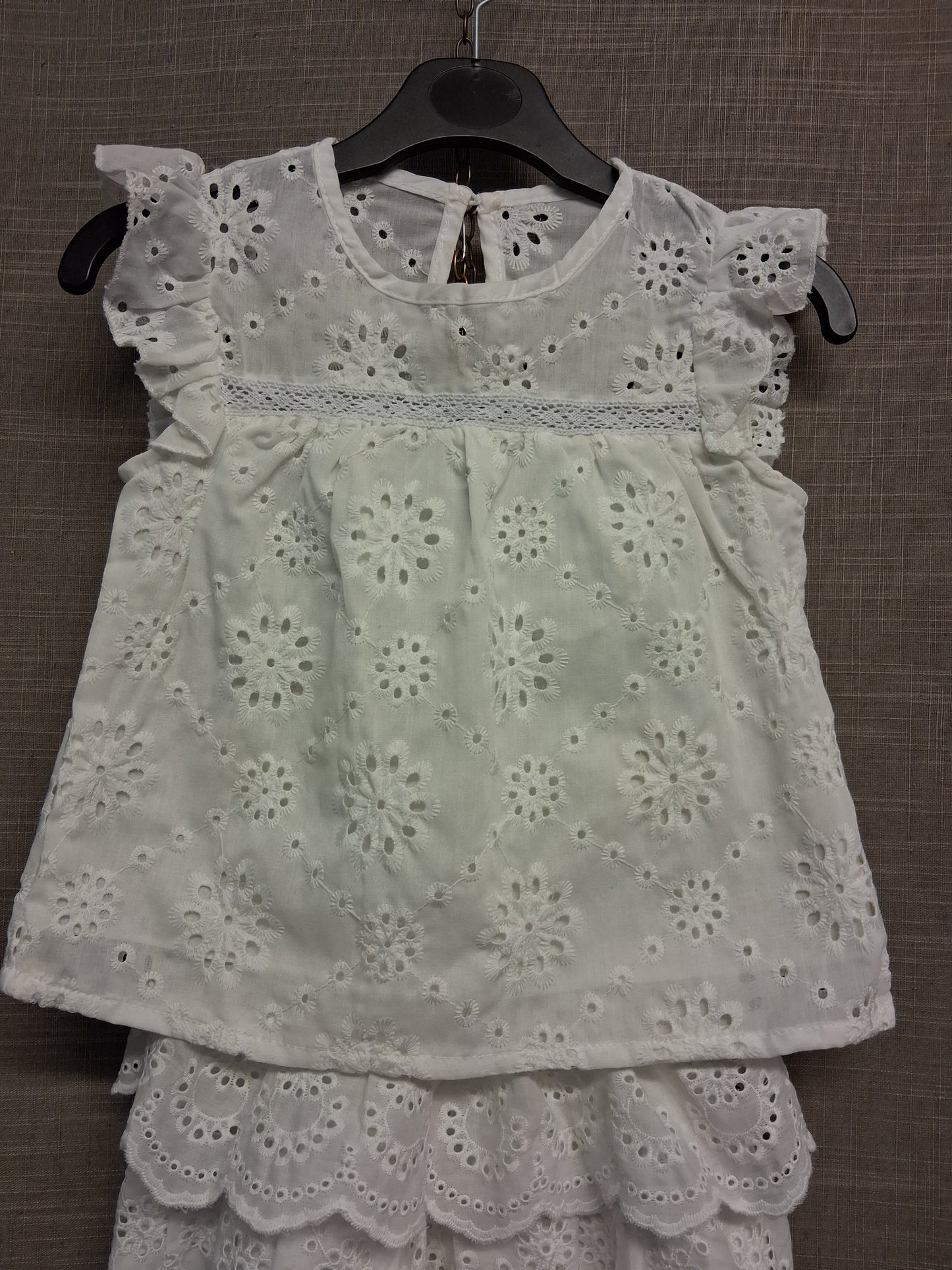 Shein Girls 2 Piece Outfit Cap Sleeve Top & RaRa Shorts White Brodiere Anglaise Age 4 Years