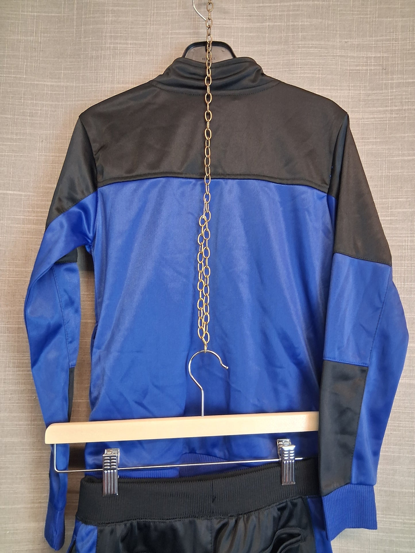 Umbro Boys Tracksuit 2 Piece Joggers and full zip jacket Age 9-10 Years