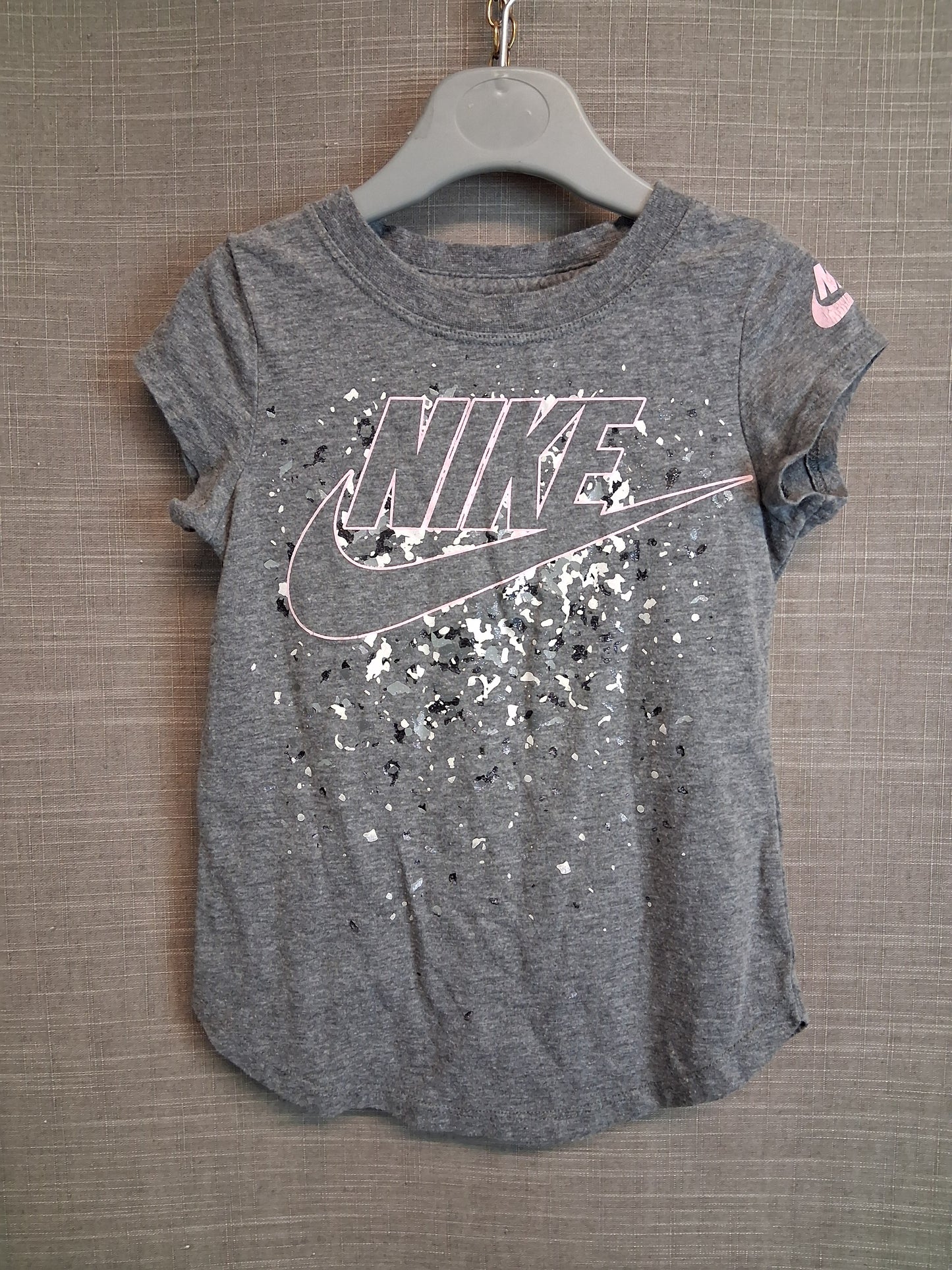 Nike Girls Grey Short Sleeve T-Shirt Age 3-4 Years
