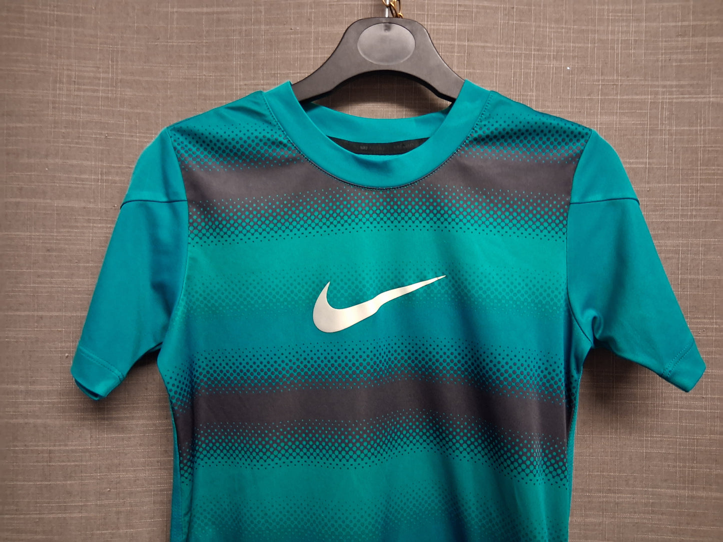 Nike Dri Fit Short Sleeve T-Shirt Teal Green Large Nike Tick Age 8-10 years