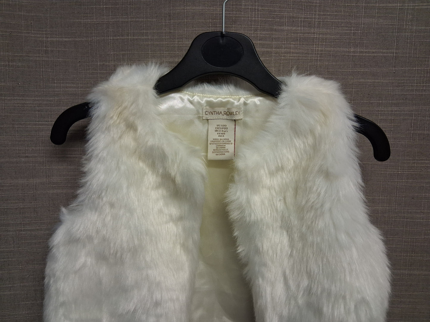 Cynthia Rowley Girls Faux Fur Bodywarmer Gilet Cream Age 3-4 Years