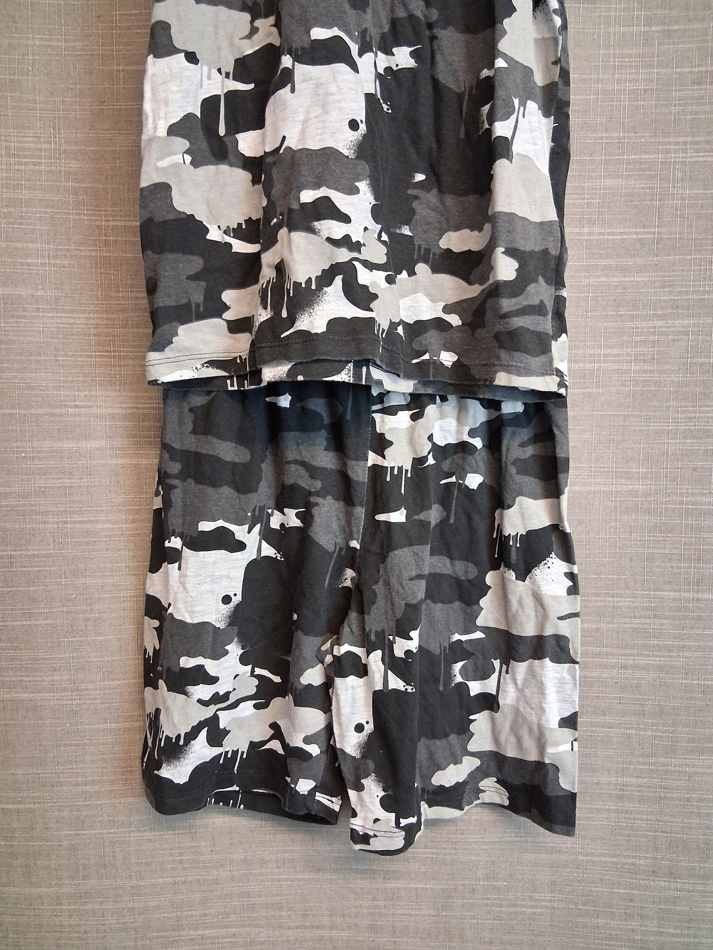 Marks and Spencer Pyjamas PJs 2 Piece Set Grey Camouflage T-Shirt Shorts Age 7-8 Years