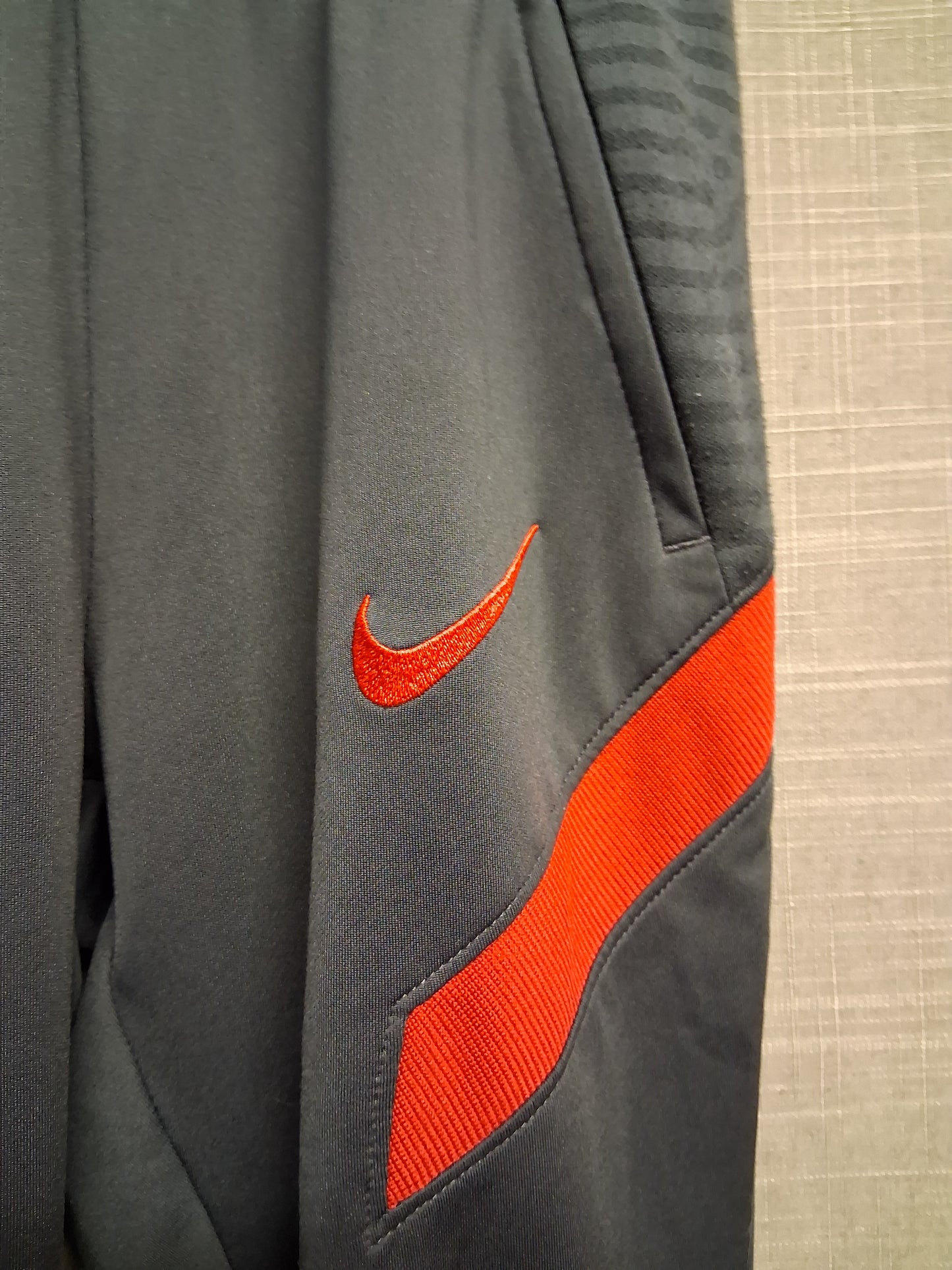 Nike Liverpool Football Club Dark Grey Joggers Boys Age 9-11 Years