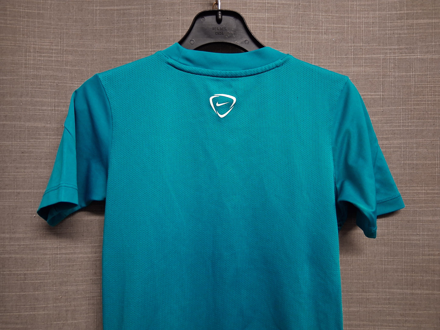 Nike Dri Fit Short Sleeve T-Shirt Teal Green Large Nike Tick Age 8-10 years