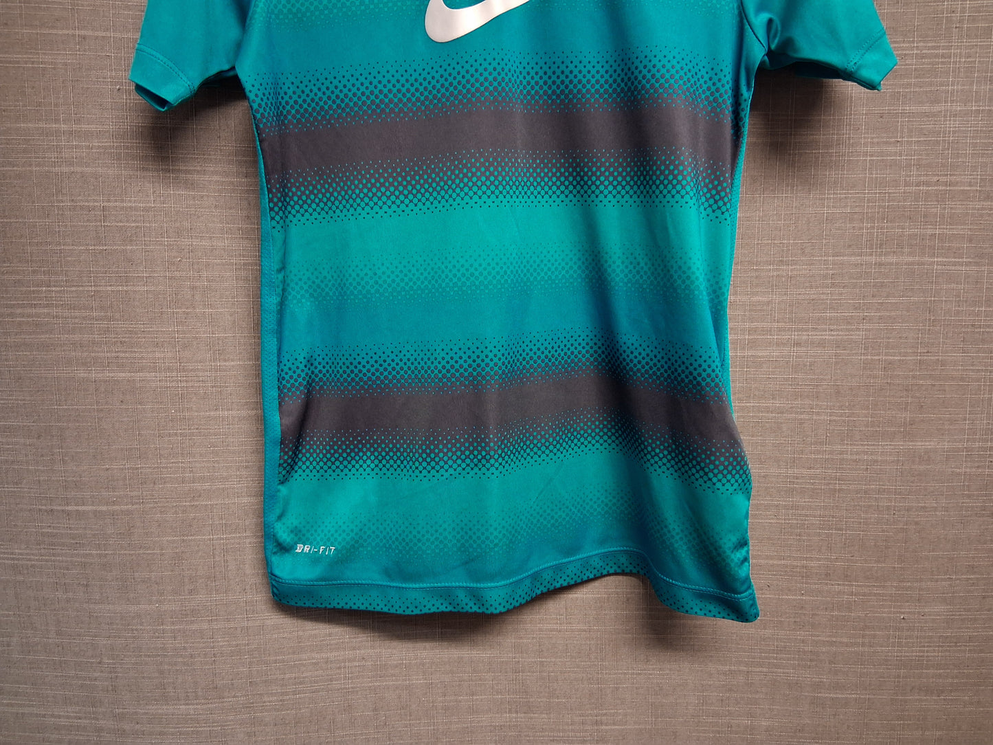 Nike Dri Fit Short Sleeve T-Shirt Teal Green Large Nike Tick Age 8-10 years