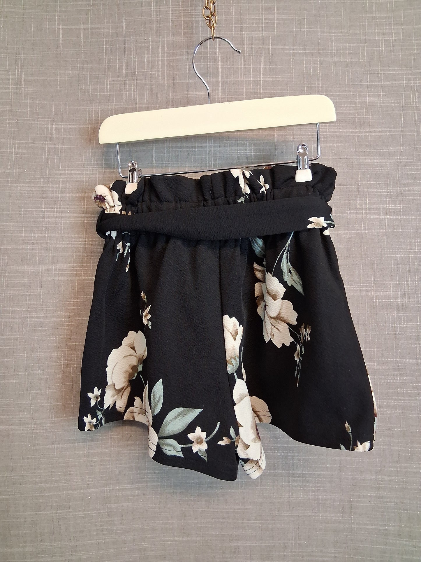 Shein Girls Black Floral Paperbag Shorts with Belt Age 7 Years
