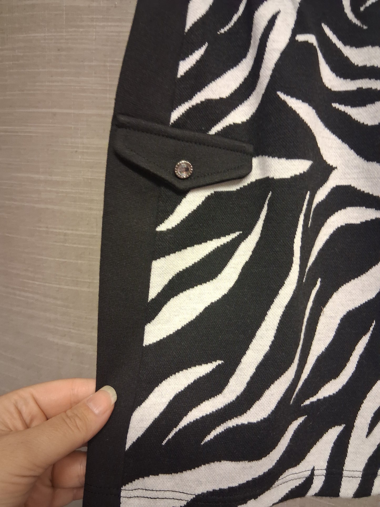 River Island Girls Jersey Skirt Black White Zebra Print with Pockets Age 7-8 Years New