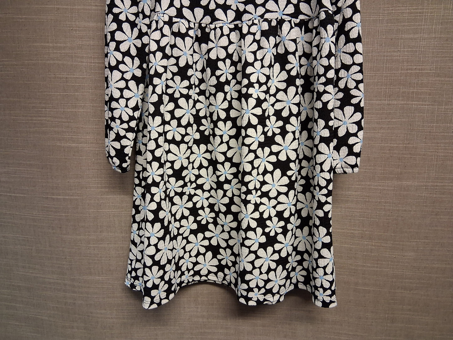 Primark Girls Black White Foral Long Sleeve A Line Dress Age 6-7 Years