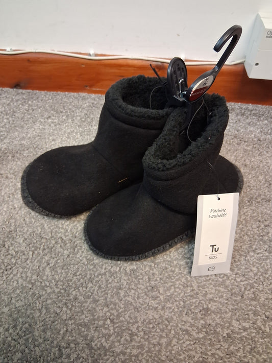TU Black Girls Slipper Boots Size 12/13 New