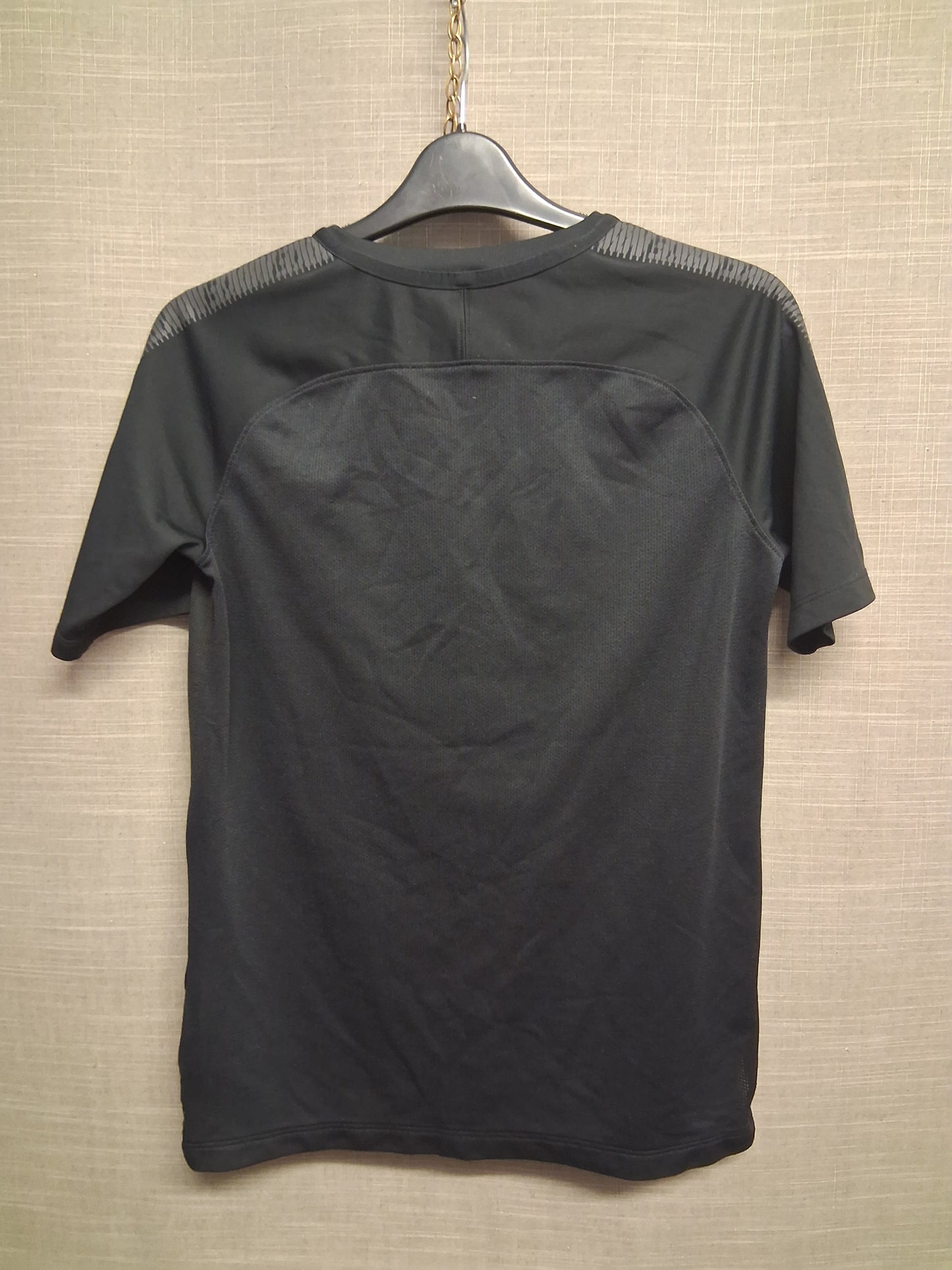 Nike Boys Black Short Sleeve T-Shirt Age 13-15 Years