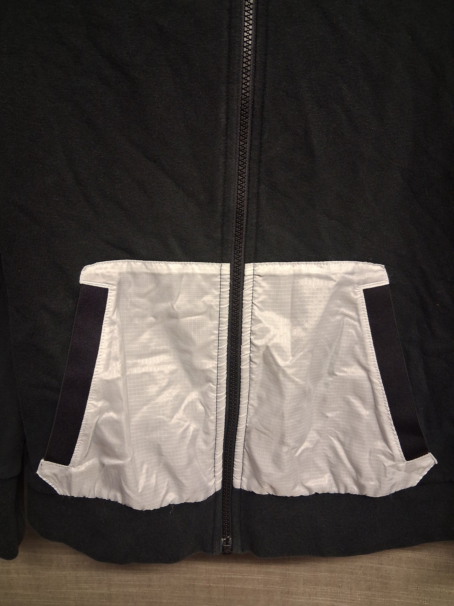 Nike Girls Hoodie Black Full Zip Contrasting White Pockets Age 13-15 Years