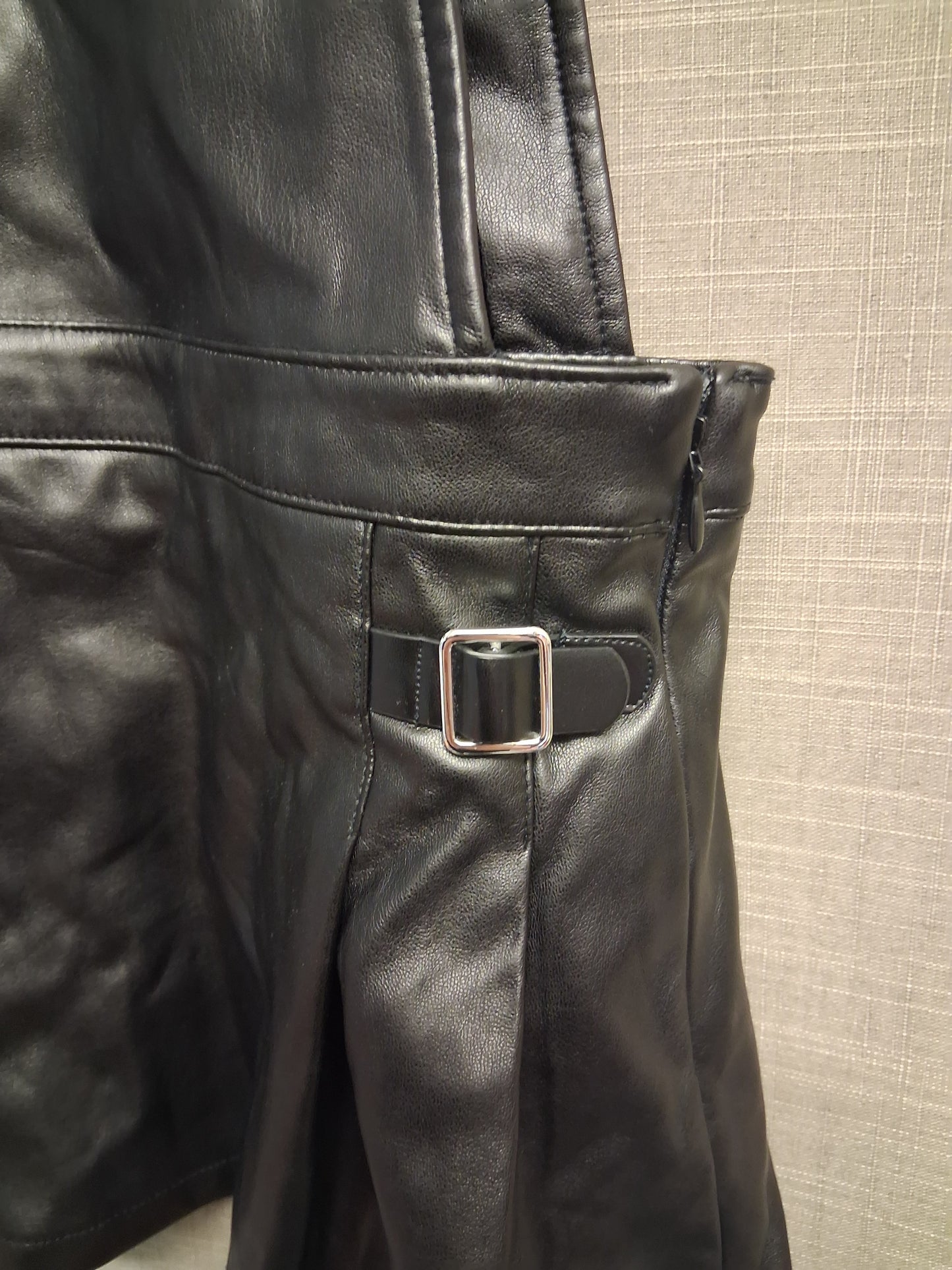 Primark Girls Black Pleather Faux Leather Pinafore Dress Age 2-3 Years