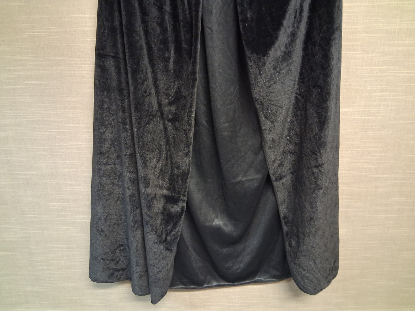 Halloween Fancy Dress Black Velour Style Cape Age 11-13 years