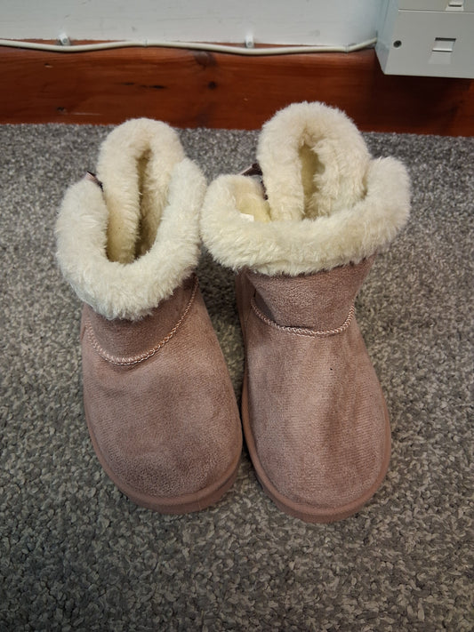 Primark Girls Pink Winter Ankle Boots Size 8/9