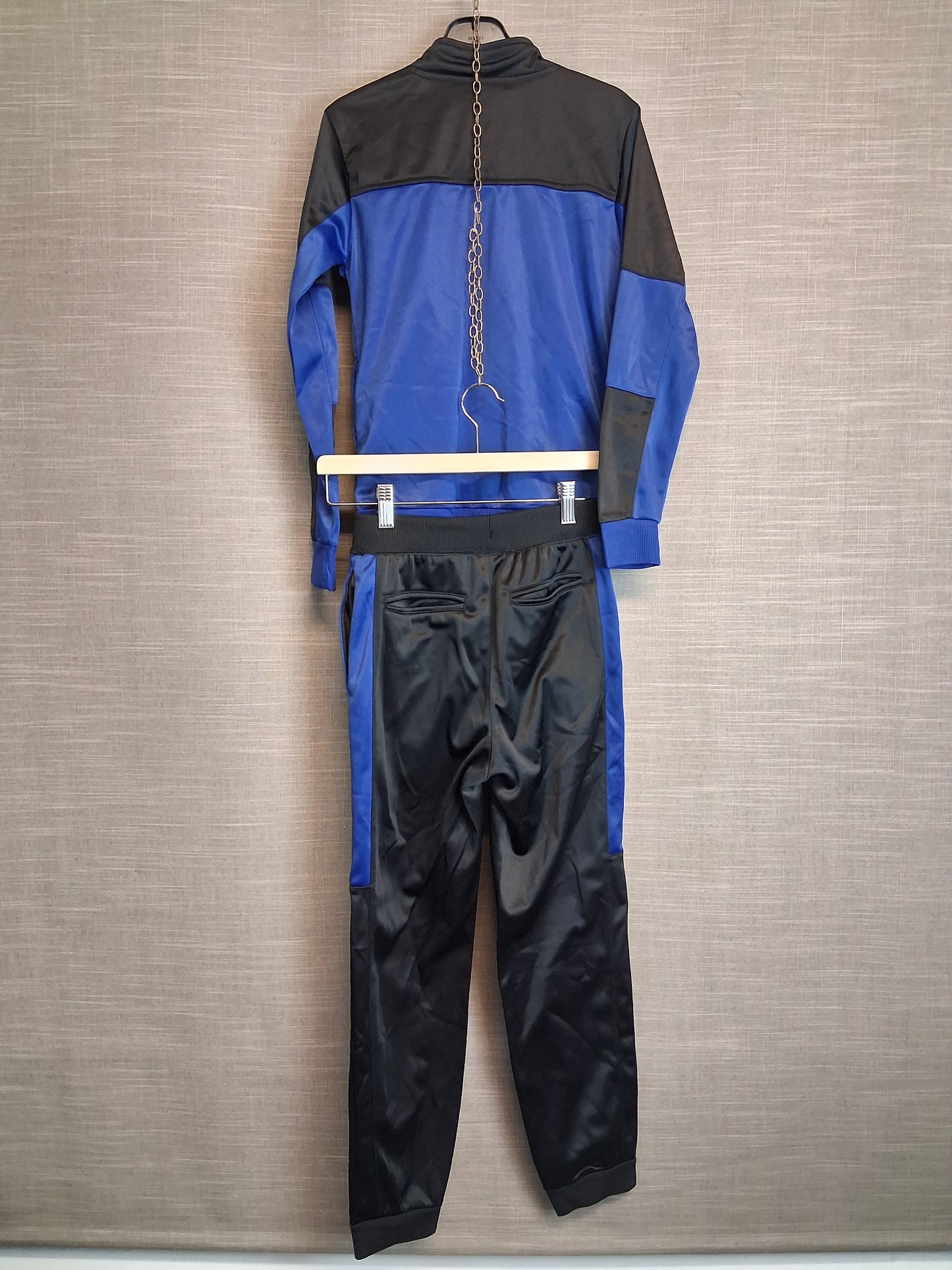 Umbro Boys Tracksuit 2 Piece Joggers and full zip jacket Age 9-10 Years
