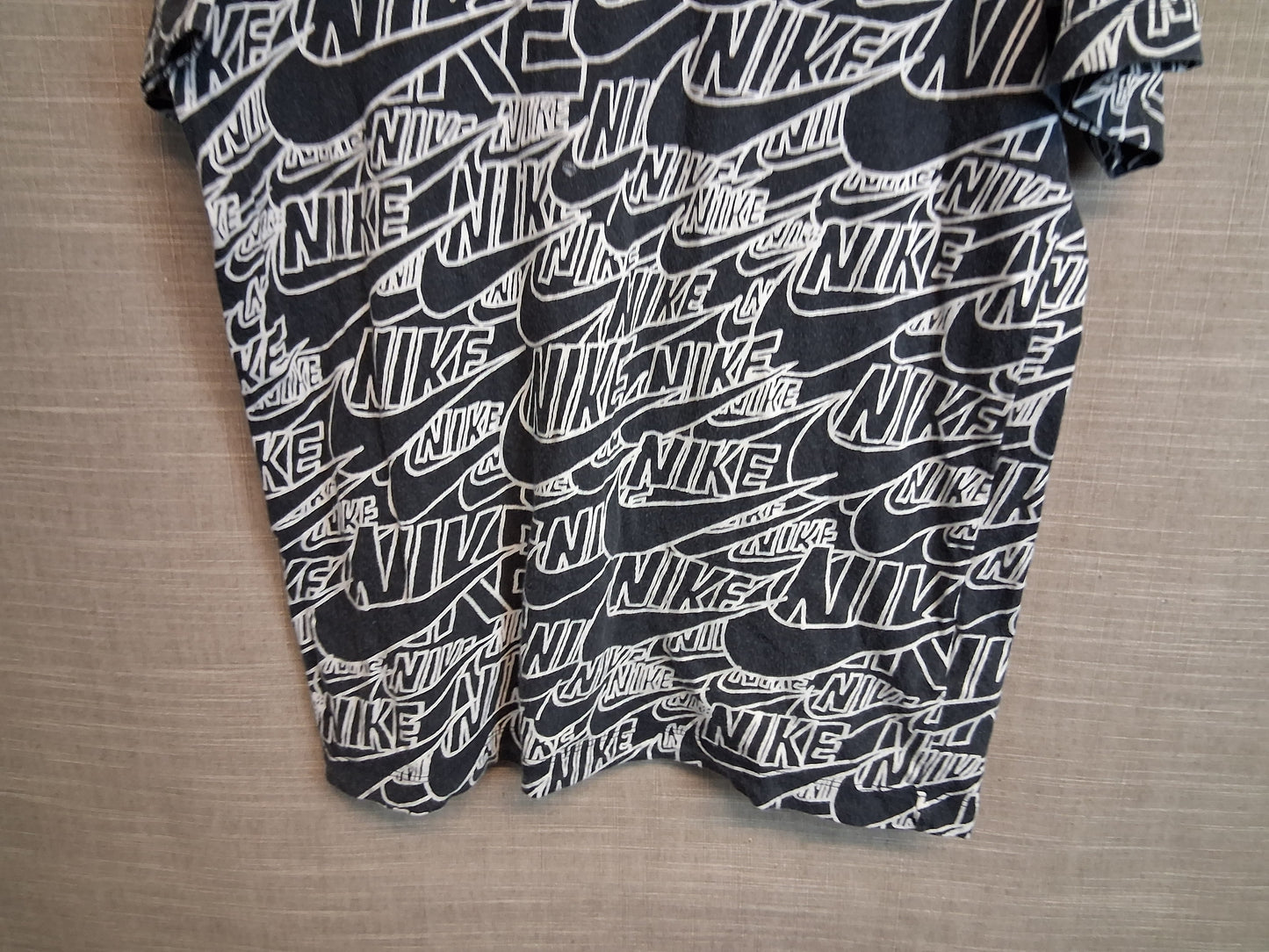 Nike Boys Spellout T-Shirt Age 11-12 Years Black & White