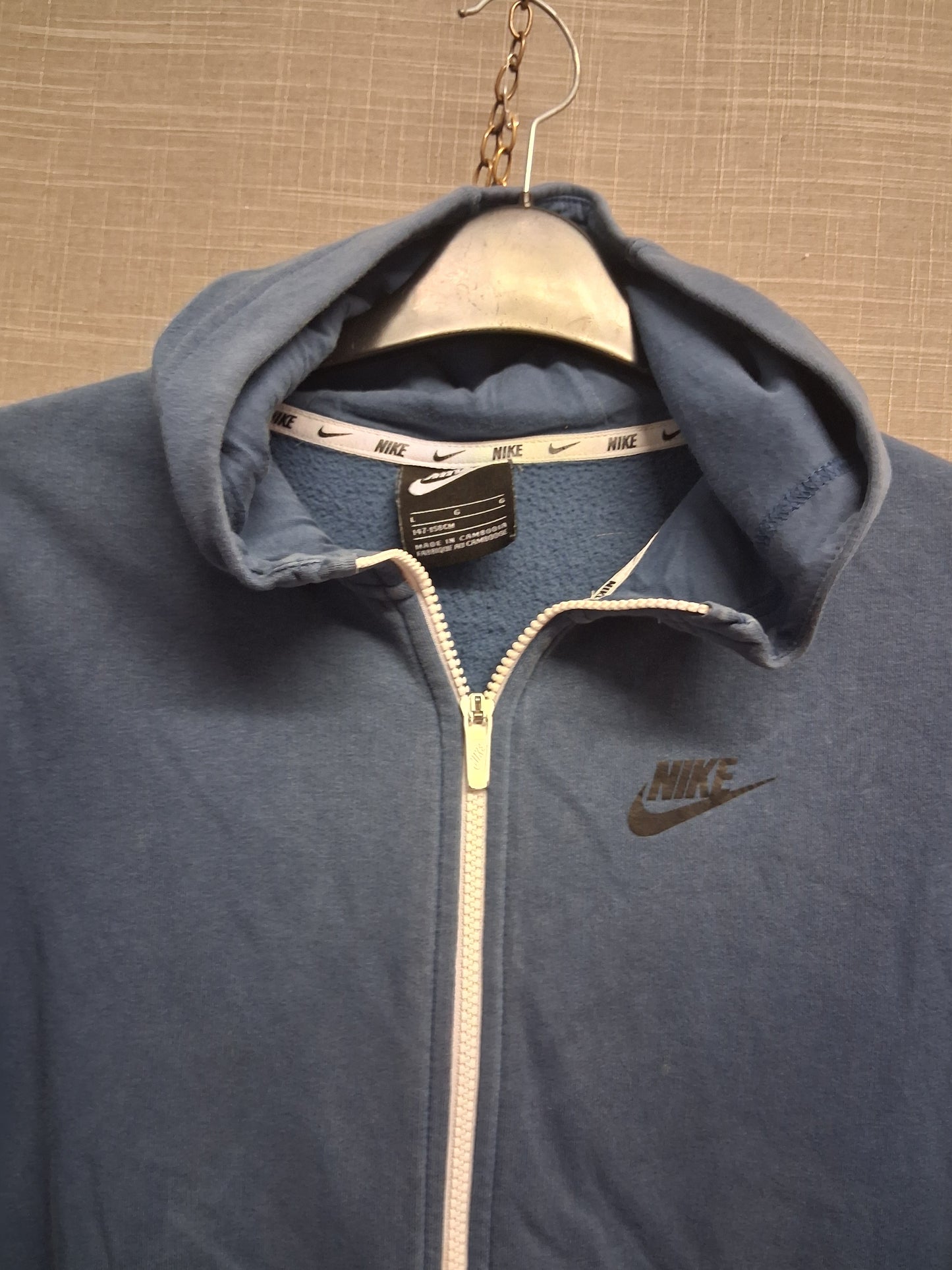 Nike Boys Dark Blue Hoodie Large Print on Back Jersey Age 11-13 Years