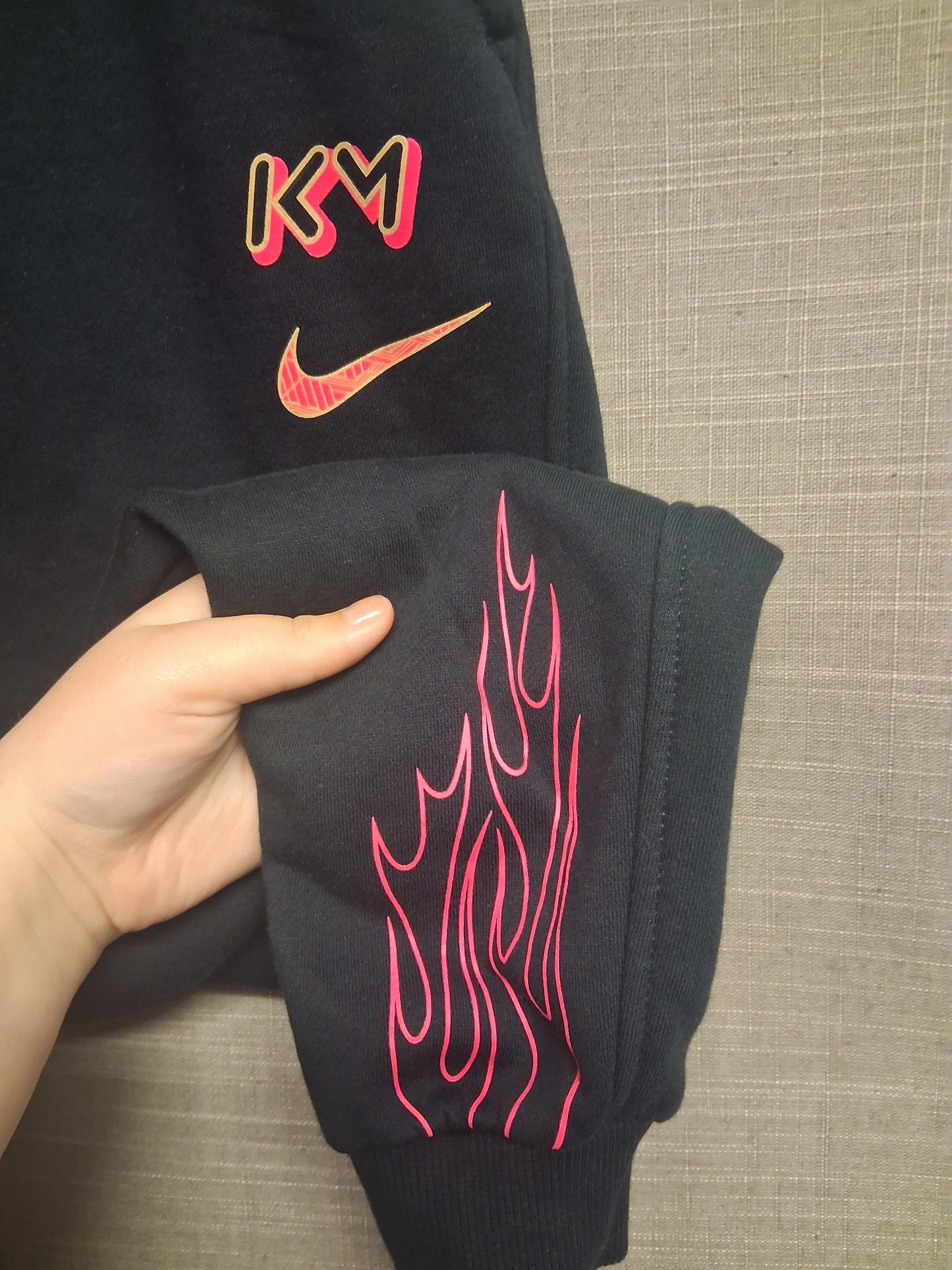 Nike Boys Black Joggers Age 8-10 Years