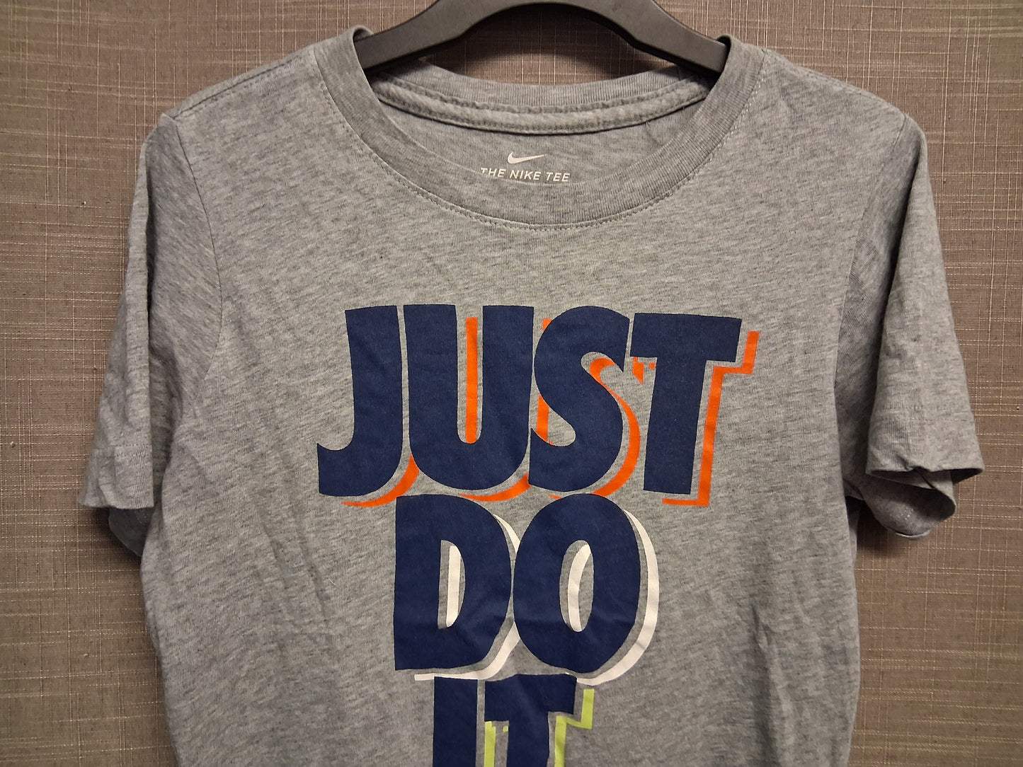 Nike Grey Short Sleeve T-Shirt Crew Neck Age 7-8 Years