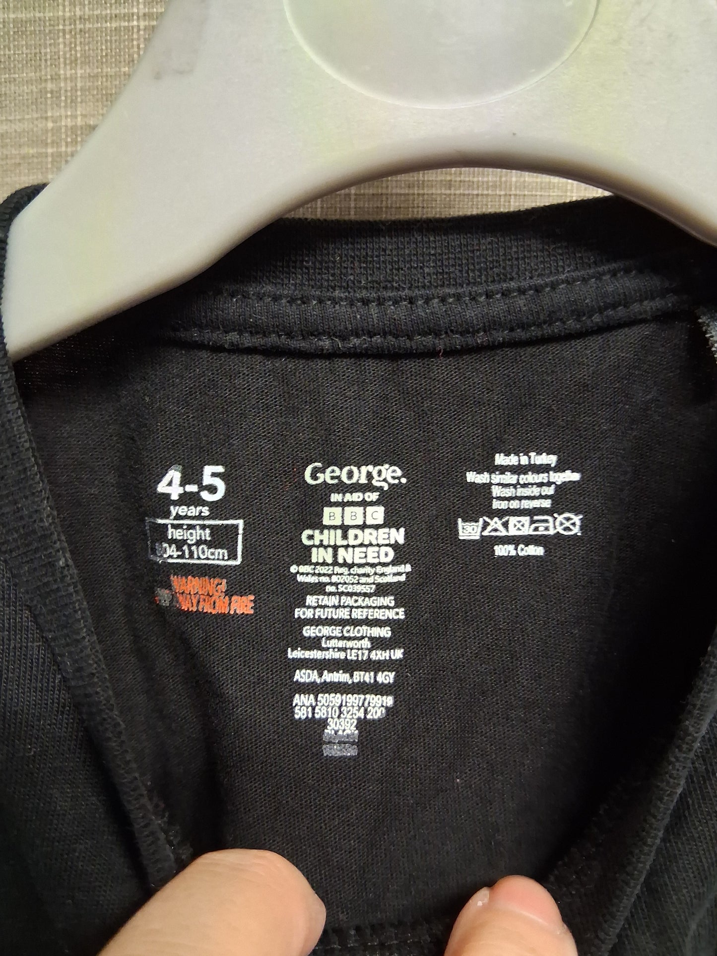 George Unisex "Pudsey" Children in Need Black Short Sleeve T-Shirt 2 way Sequins Age 4-5 Years