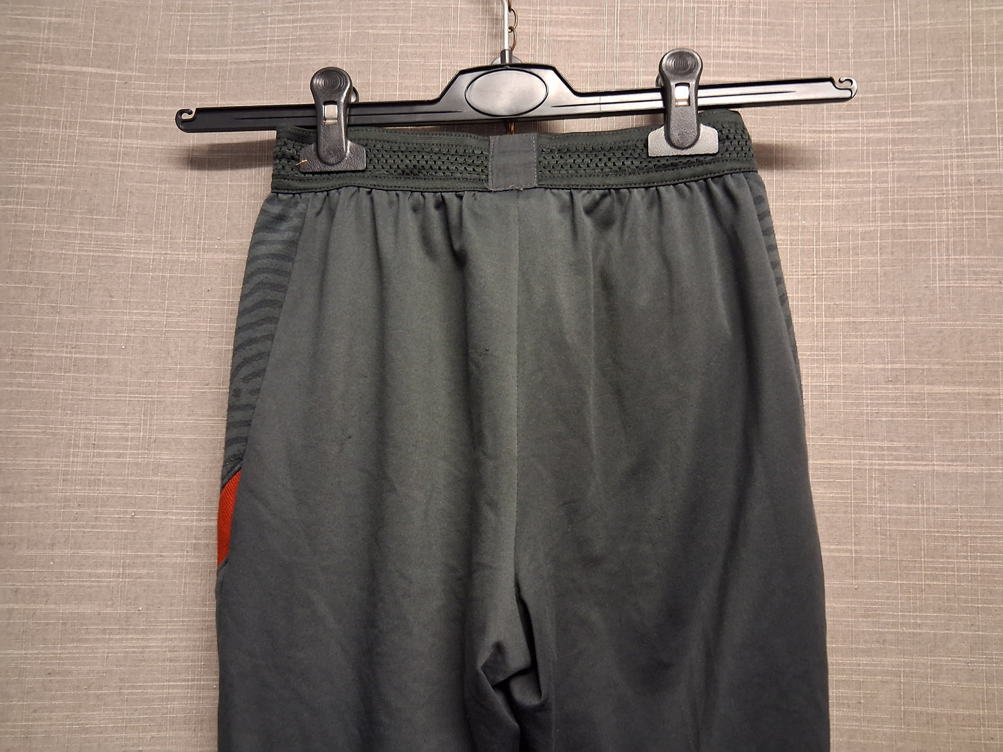 Nike Liverpool Football Club Dark Grey Joggers Boys Age 9-11 Years