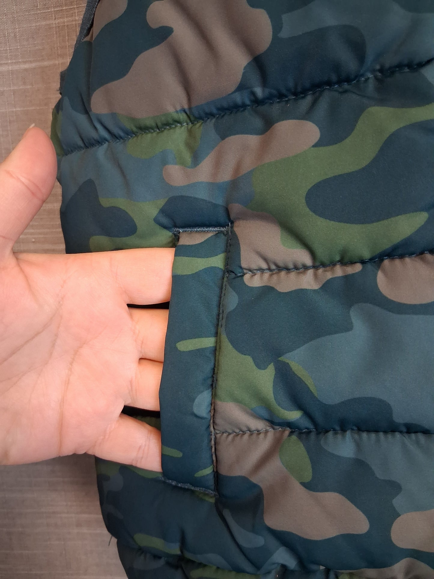 Mountain Warehouse Boys Green Camouflage Bodywarmer Gilet Age 3-4 Years