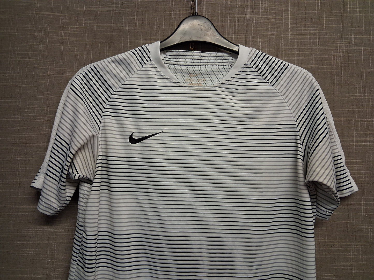 Nike Boys Grey White Stripe Short Sleeve T-Shirt Age 13-15 Years